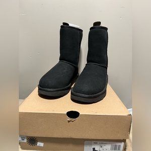 Ugg boots for sale. Used rarely, still new!